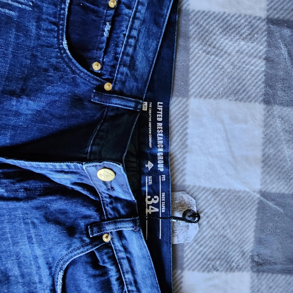 Shorts - Picture 7 of 8
